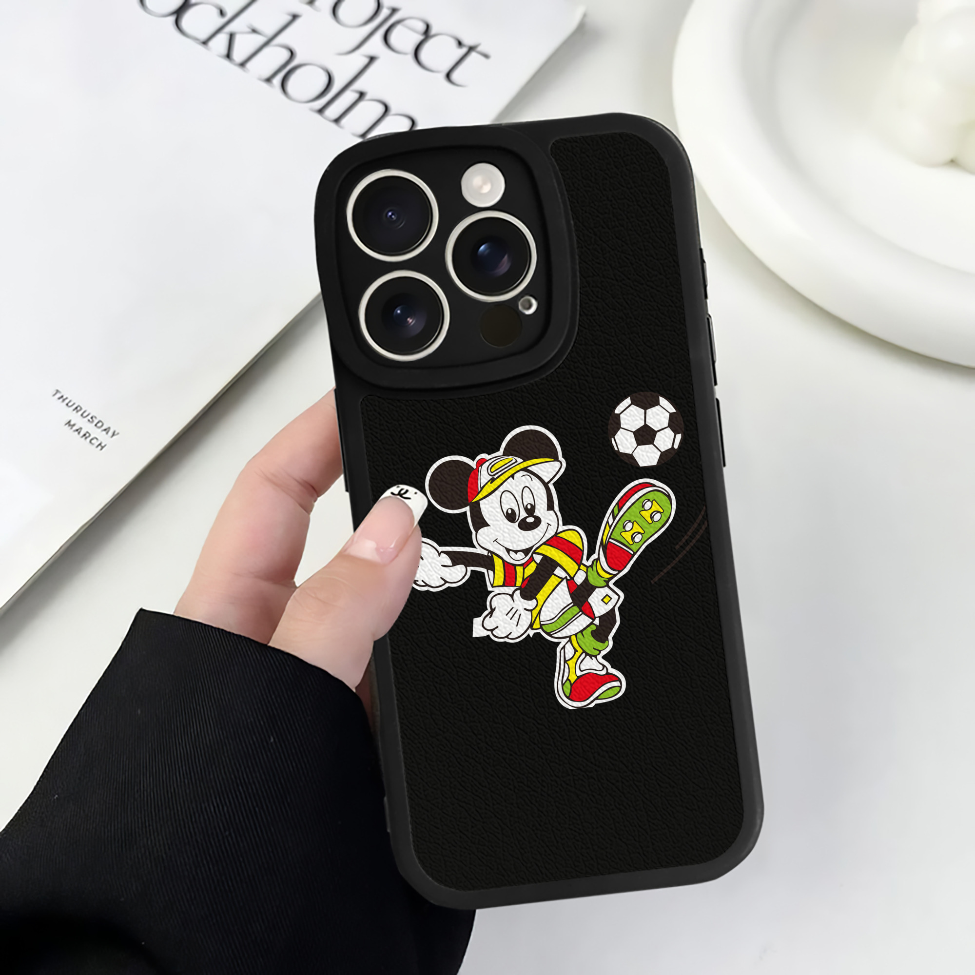 （画像用） ミッキーマウス Mickey Mouse 【iPhone 16シリーズ対応】シリコンスマホケース（レザー調） 材質：シリコン
